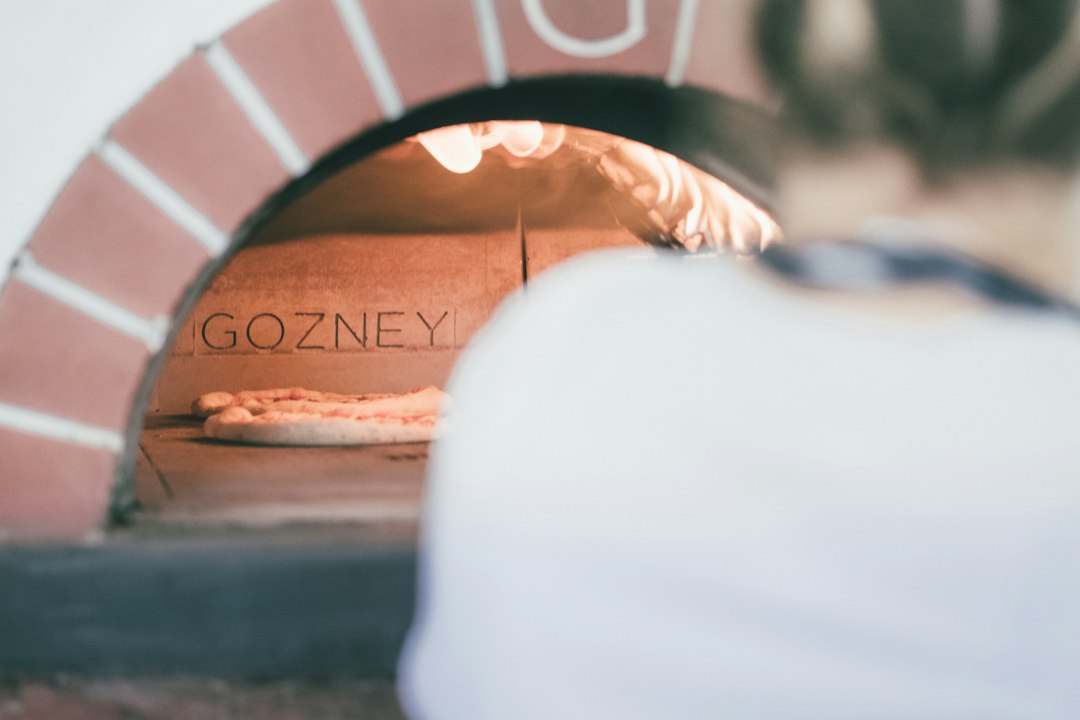 Pizzasteen schoonmaken zonder zeep of schade